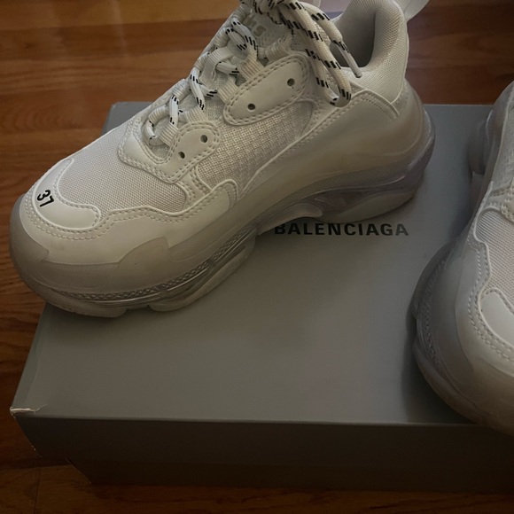 Balenciaga Triple S - Picture 2 of 3